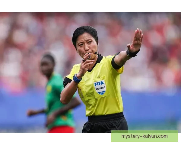 足球裁判表现持续提升，公正性受到关注与认可