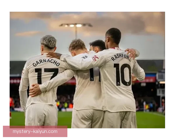 英超卢顿迎战曼联，状态回暖值得关注